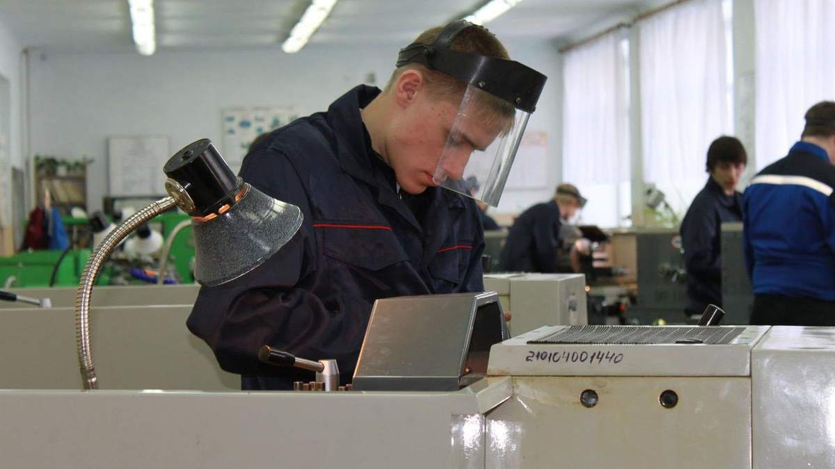 Останнім часом популярність ПТУ падає Останнім часом популярність ПТУ падає