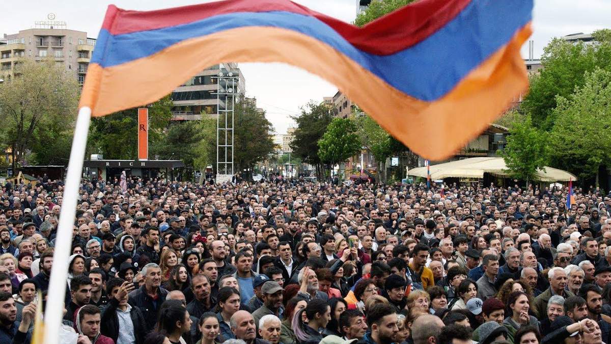 В Армении продолжаются митинги против изменений в образовательных процессах В Армении продолжаются митинги против изменений в образовательных процессах