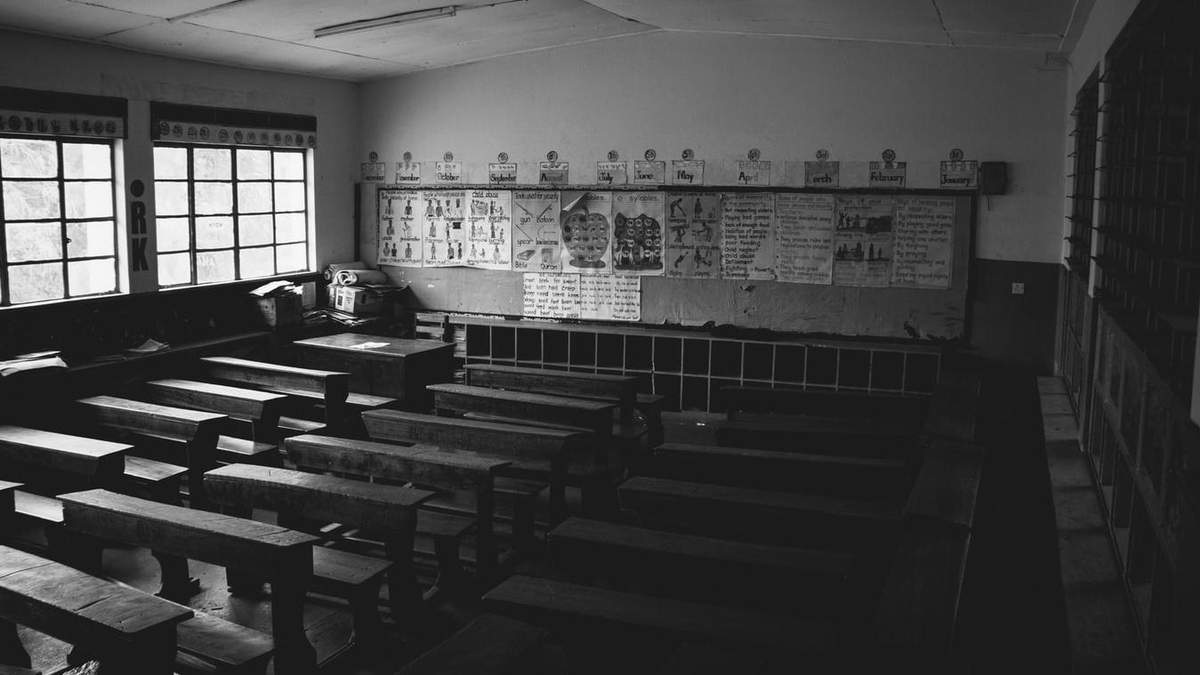 Школи зариваються з великою швидкістю Школи зариваються з великою швидкістю