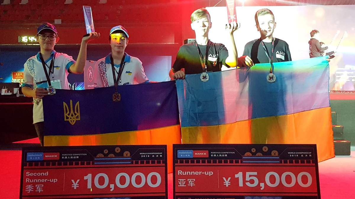 Хлопці витрачають багато грошей на своє хобі Хлопці витрачають багато грошей на своє хобі
