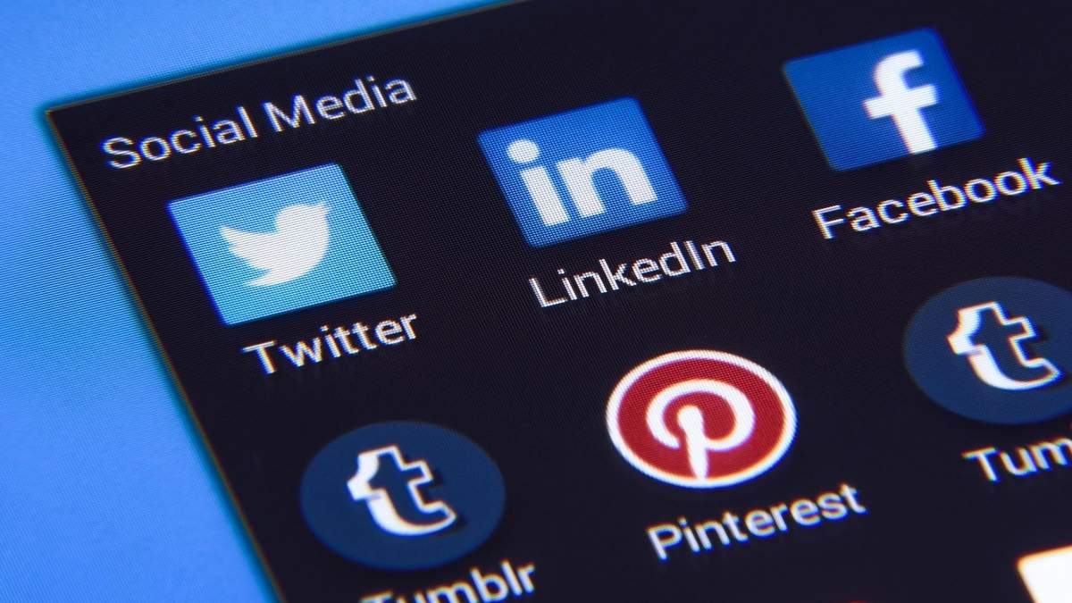 Анексія Криму – окупанти карають вчителів за недостатній контроль учнів Анексія Криму – окупанти карають вчителів за недостатній контроль учнів
