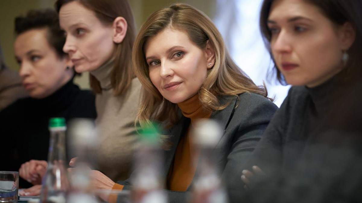 Елена Зеленская устроила совещание о здоровых условиях обучения в школах Елена Зеленская устроила совещание о здоровых условиях обучения в школах