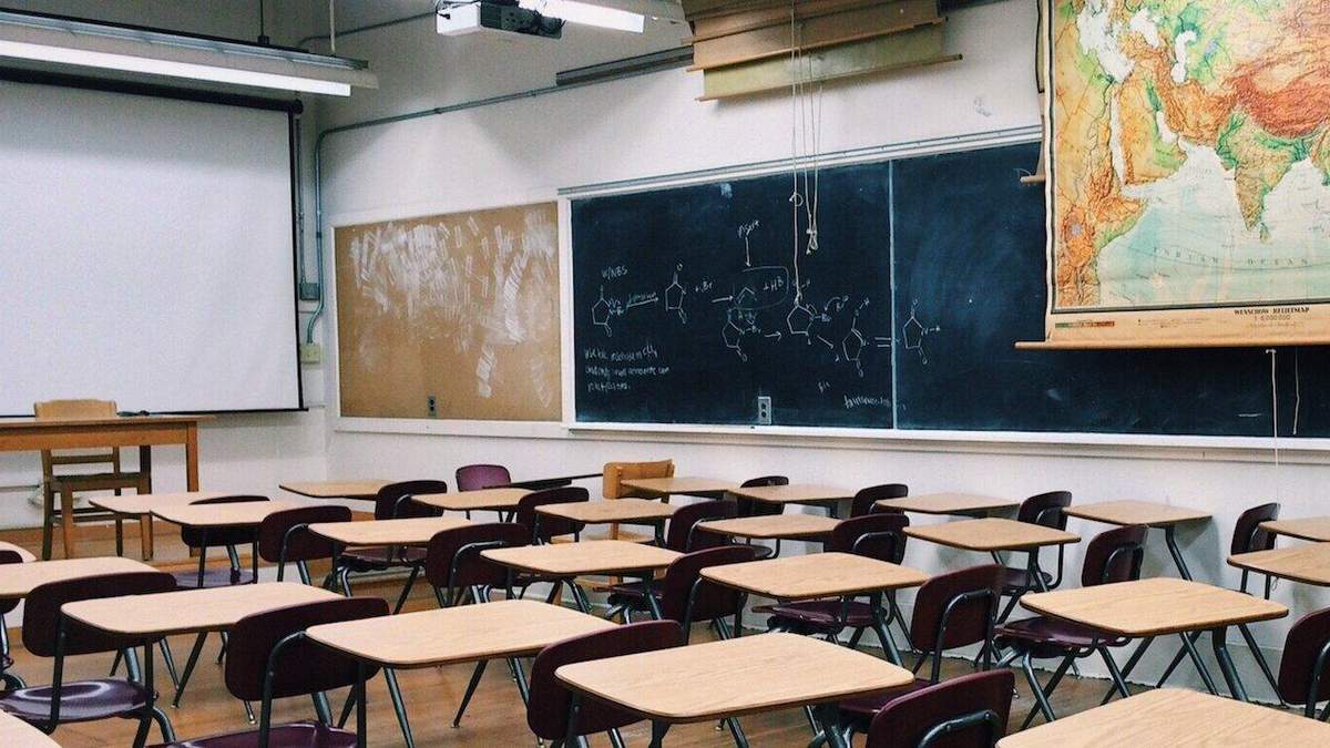 Навчальний рік в Україні в усіх школах завершать дистанційно, – МОН Навчальний рік в Україні в усіх школах завершать дистанційно, – МОН