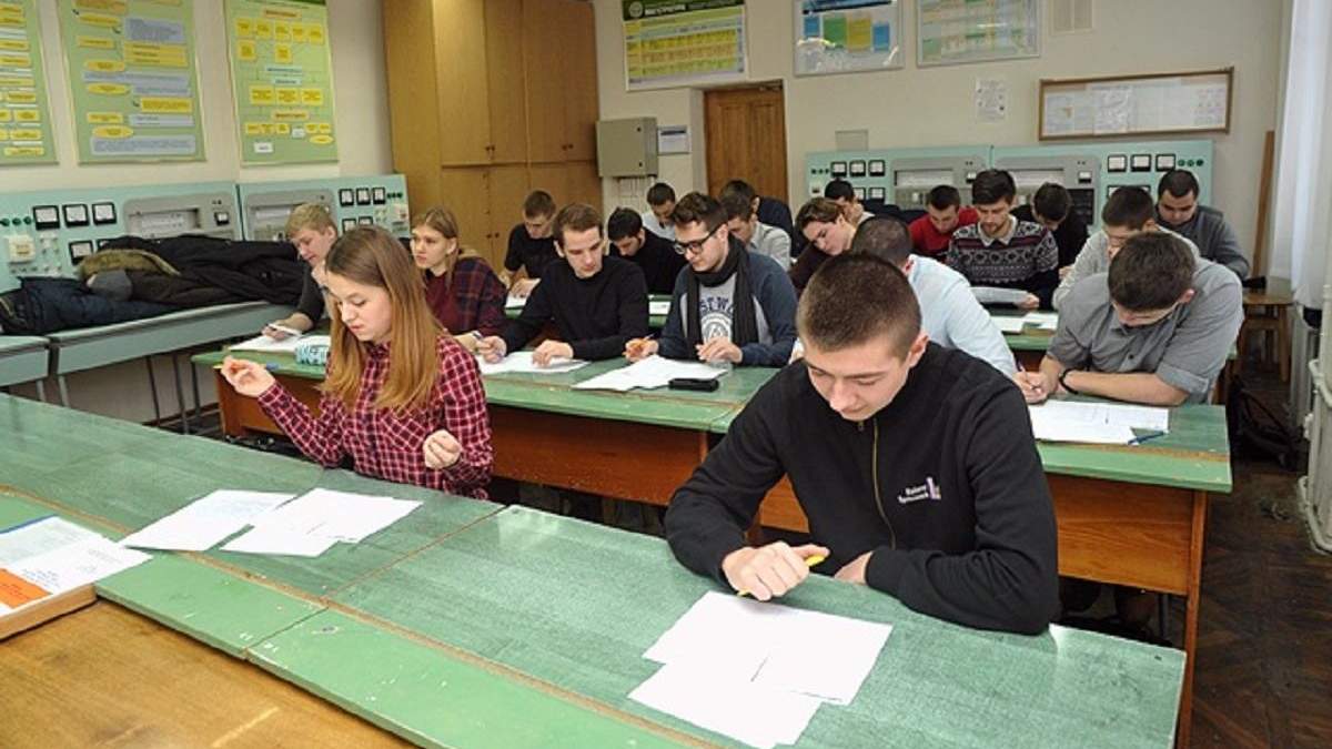 С 1 июня в вузах частично возобновят учебный процесс С 1 июня в вузах частично возобновят учебный процесс