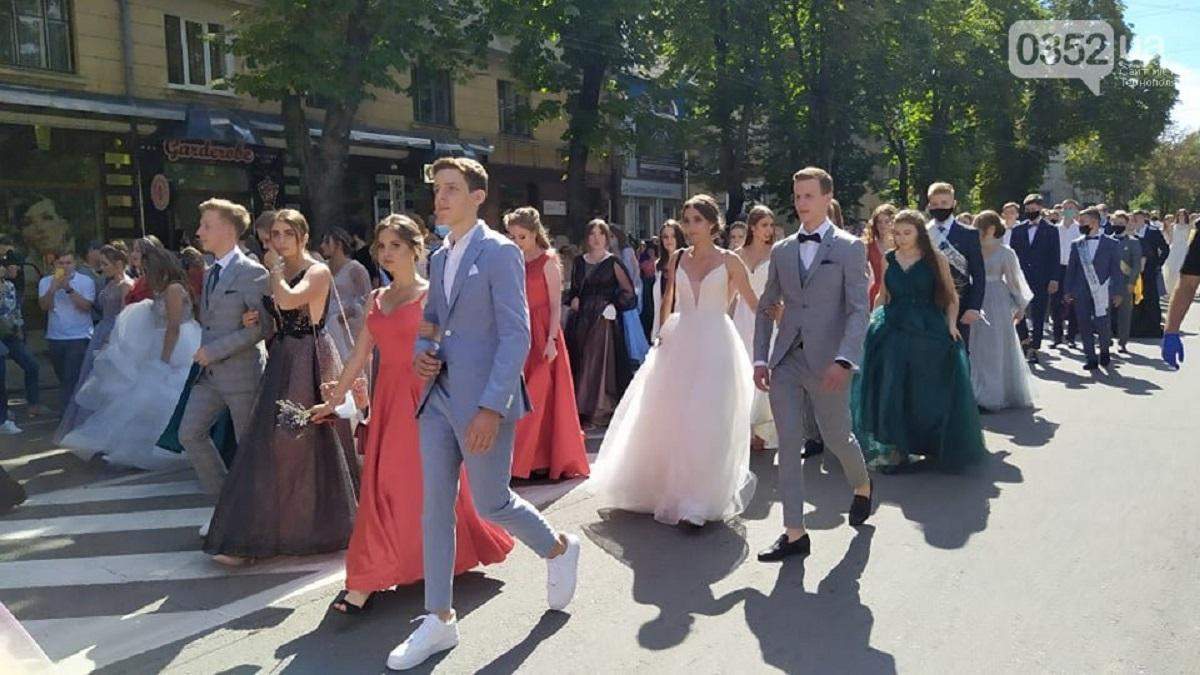 Парад выпускников в Тернополе 31 июля 2020: фото и видео Парад выпускников в Тернополе 31 июля 2020: фото и видео