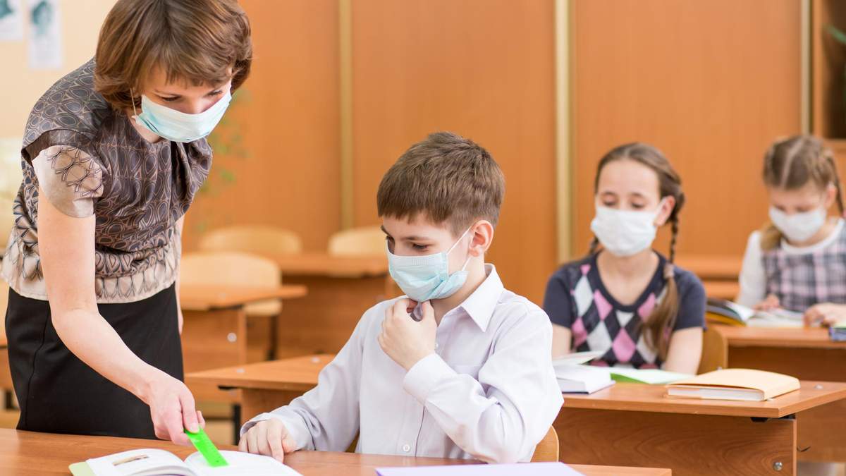 МОН не буде забезпечувати школи масками і антисептиками МОН не буде забезпечувати школи масками і антисептиками