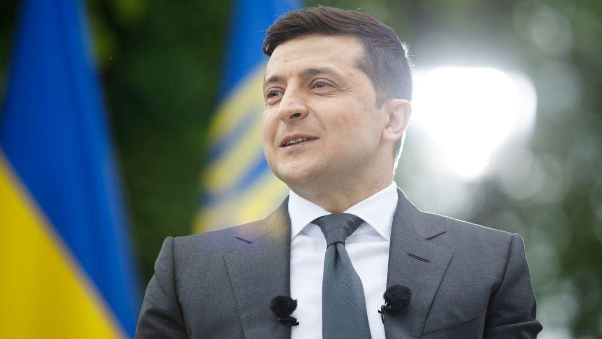 Зеленський зустрівся з випускниками, які набрали 200 балів на ЗНО Зеленський зустрівся з випускниками, які набрали 200 балів на ЗНО