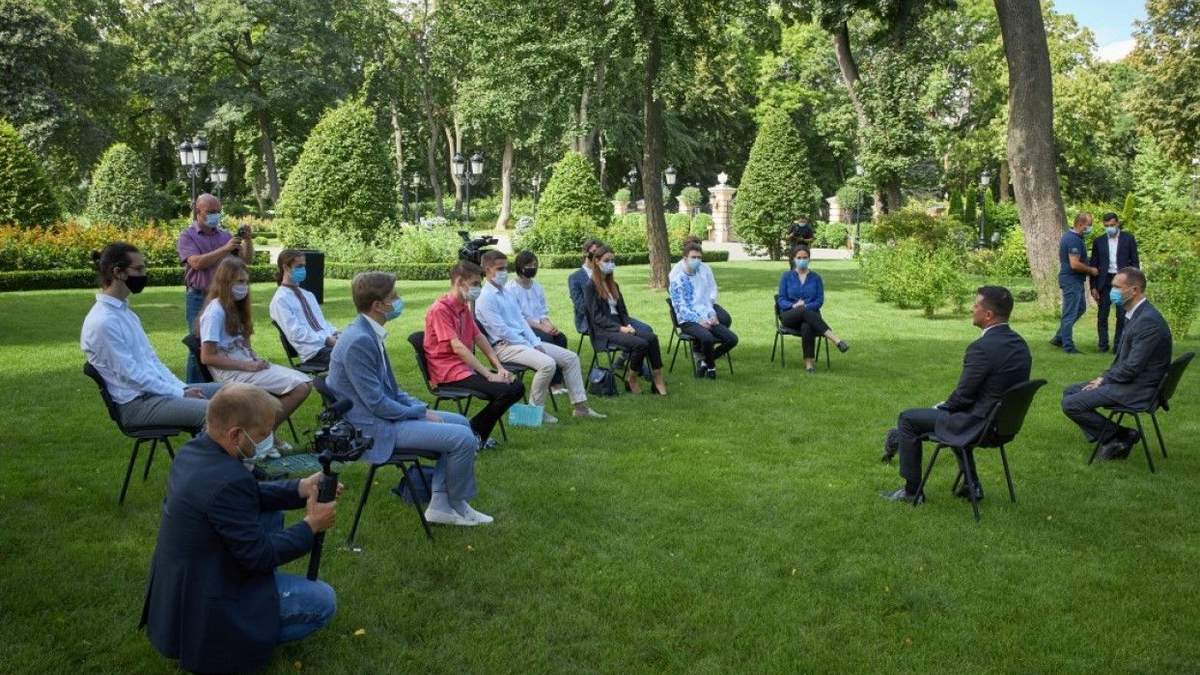 Зустріч Зеленського з випускниками, які найкраще ЗНО: основні теми Зустріч Зеленського з випускниками, які найкраще ЗНО: основні теми