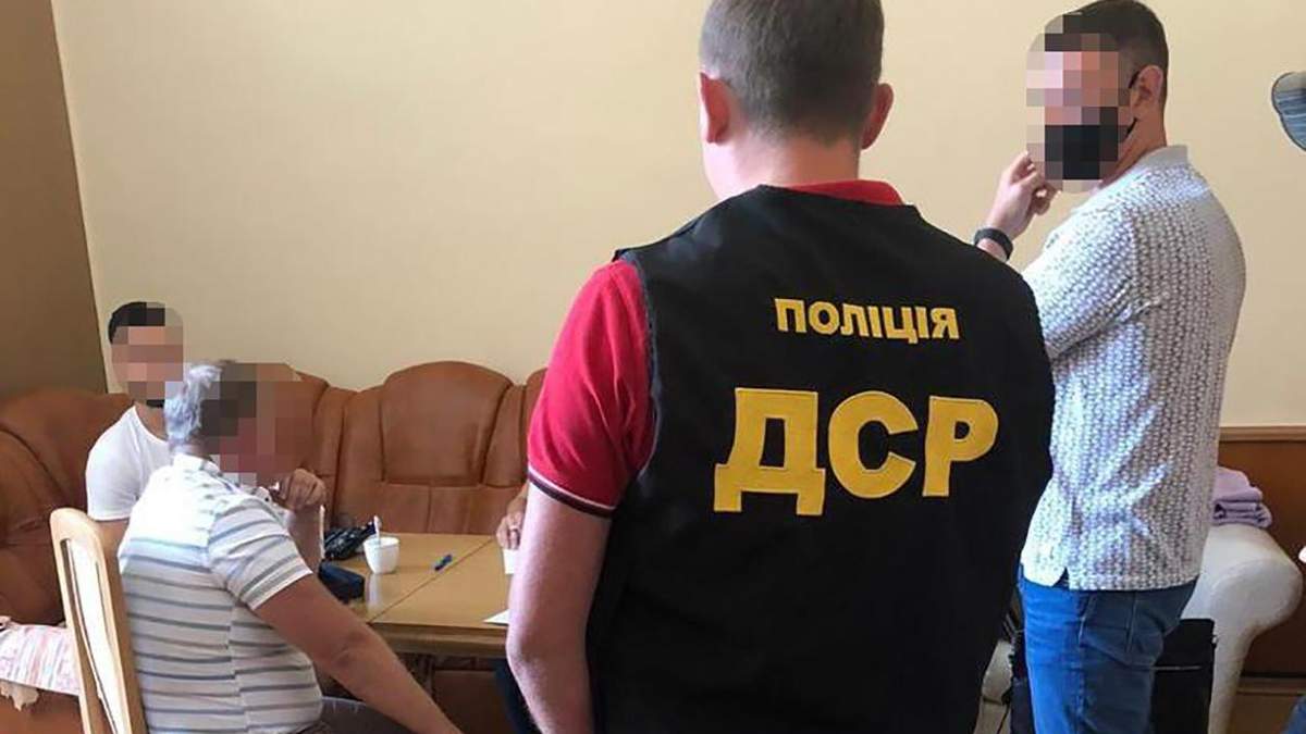 У Дніпрі ректора університету Костянтина Сухого затримали на хабарі У Дніпрі ректора університету Костянтина Сухого затримали на хабарі
