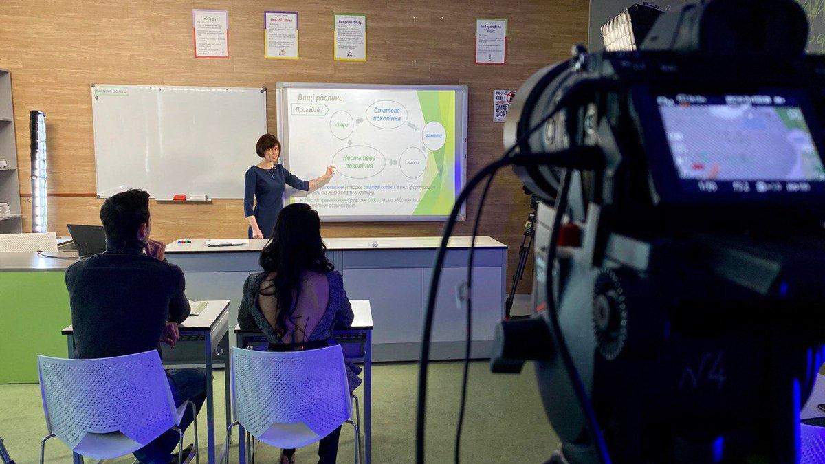 У новому навчальному році продовжать показувати уроки по телевізору У новому навчальному році продовжать показувати уроки по телевізору