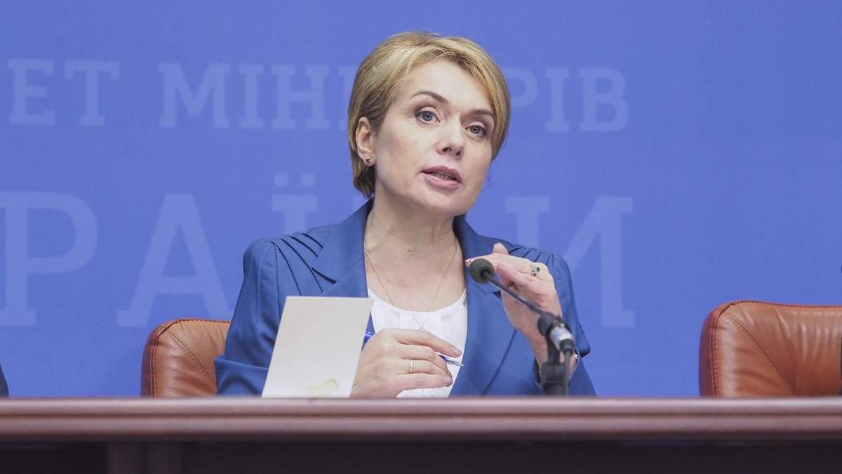 Гриневич предлагает поднять зарплату учителям из денег фонда COVID-19 Гриневич предлагает поднять зарплату учителям из денег фонда COVID-19