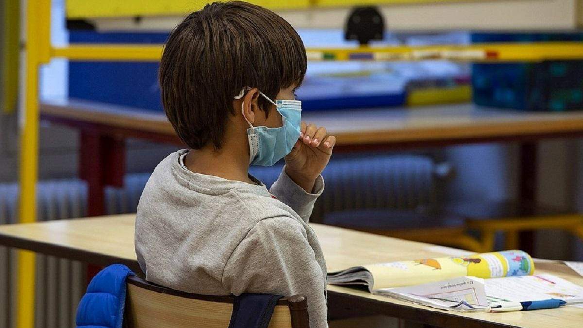Скільки масок знадобиться учневі на один день в школі: відповідь МОЗ Скільки масок знадобиться учневі на один день в школі: відповідь МОЗ
