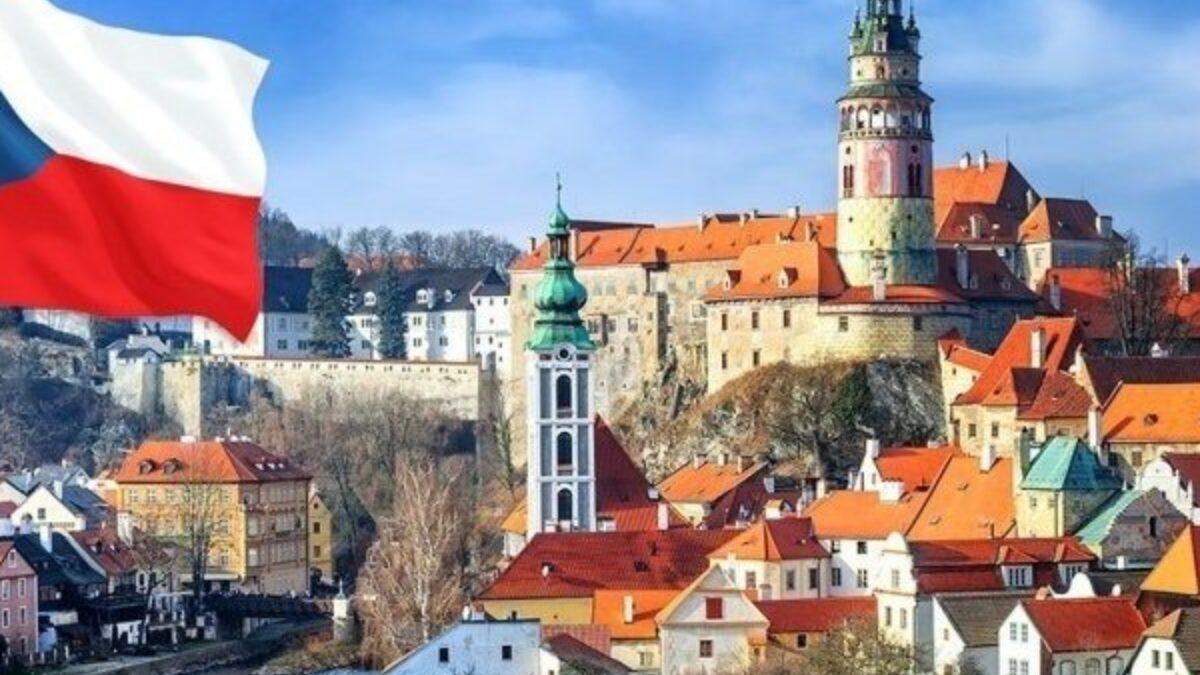 Украинские студенты могут бесплатно учиться в Чехии по стипендии Украинские студенты могут бесплатно учиться в Чехии по стипендии
