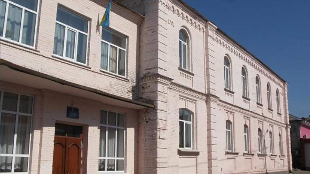 COVID-19 у вчителів: під Києвом у Василькові закрили школу на карантин COVID-19 у вчителів: під Києвом у Василькові закрили школу на карантин