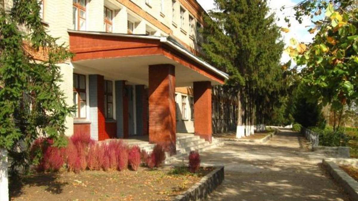 На Донеччині школу та 28 класів перевели на дистанційне навчання На Донеччині школу та 28 класів перевели на дистанційне навчання