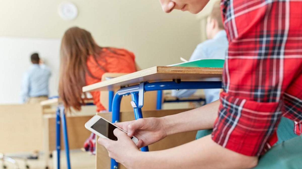 Могут ли ученики снимать на видео преподавателя: объяснение омбудсмена Могут ли ученики снимать на видео преподавателя: объяснение омбудсмена