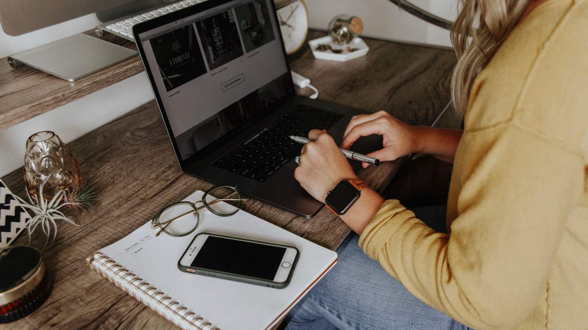 Робота в соцмережах: 10 нових та цікавих професій в інтернеті Робота в соцмережах: 10 нових та цікавих професій в інтернеті