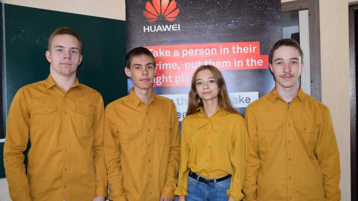 Украинская сборная получила 4 серебра на олимпиаде по информатике Украинская сборная получила 4 серебра на олимпиаде по информатике