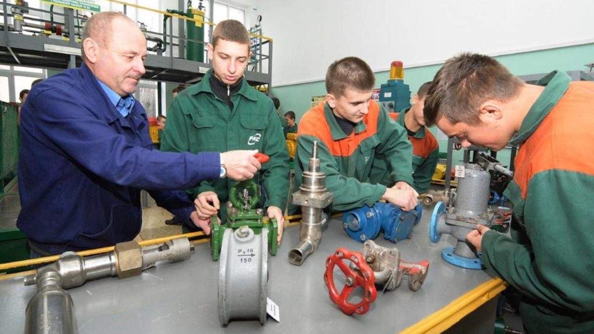Викладачам професійної та передвищої освіти збільшать зарплати: суми Викладачам професійної та передвищої освіти збільшать зарплати: суми