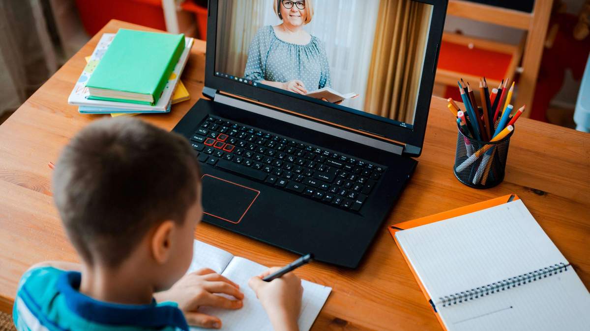 На Київщині учні в червоній зоні будуть навчатися онлайн після канікул На Київщині учні в червоній зоні будуть навчатися онлайн після канікул