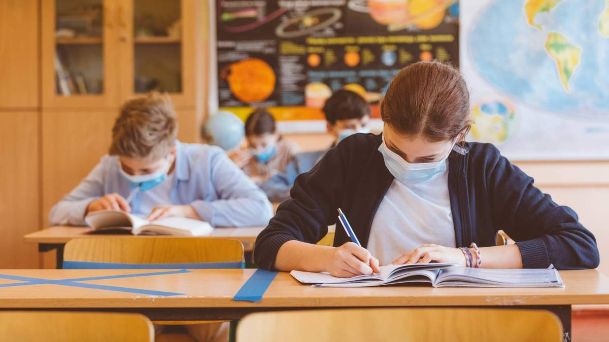 В Киеве после каникул 8 школ будут учить дистанционно, другие – очно В Киеве после каникул 8 школ будут учить дистанционно, другие – очно
