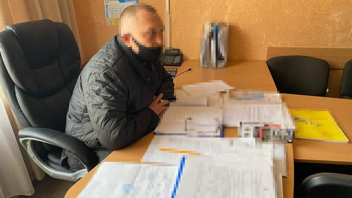 У Сумах проректора університету Юрія Штика затримали за хабар: фото У Сумах проректора університету Юрія Штика затримали за хабар: фото