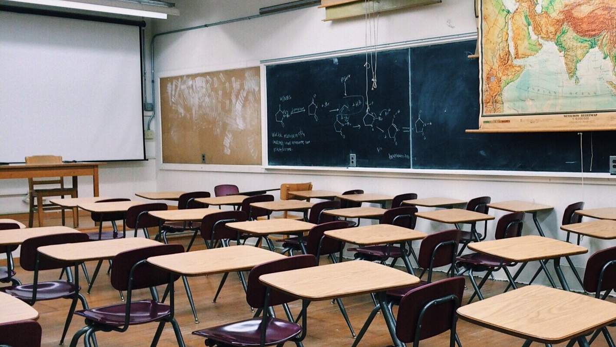 Школи в Харкові та області після канікул будуть навчати учнів онлайн Школи в Харкові та області після канікул будуть навчати учнів онлайн