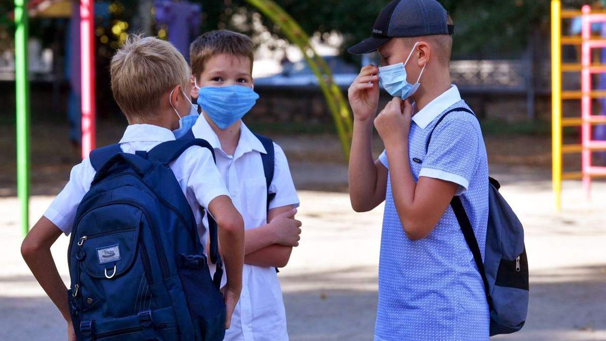 У Харкові учні 5 – 11 класів вийшли на навчання попри червону зону У Харкові учні 5 – 11 класів вийшли на навчання попри червону зону