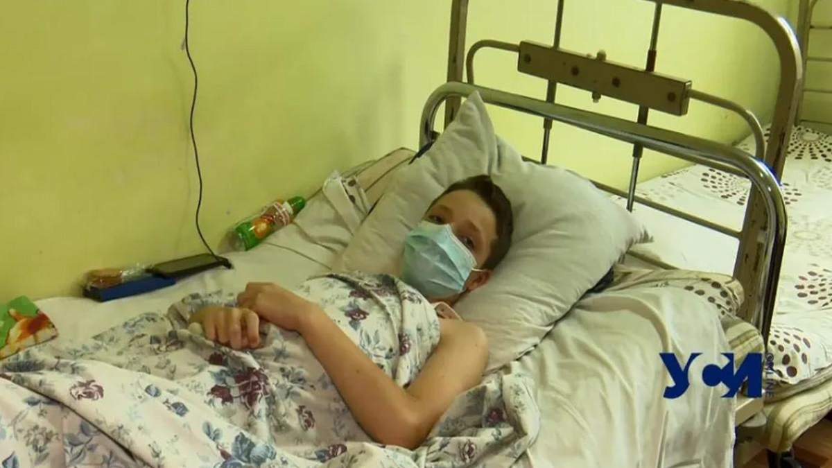 Вчителька сказала винести за територію школи учня, який зламав ногу Вчителька сказала винести за територію школи учня, який зламав ногу