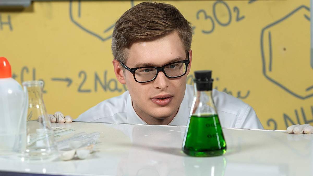 Учитель создал песню, которая помогает изучать таблицу Менделеева Учитель создал песню, которая помогает изучать таблицу Менделеева