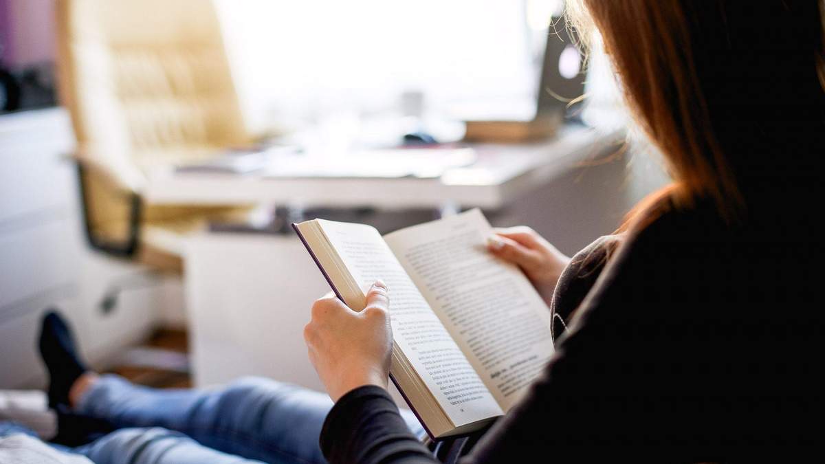 Українці частіше обирають книги українською мовою, ніж російською Українці частіше обирають книги українською мовою, ніж російською
