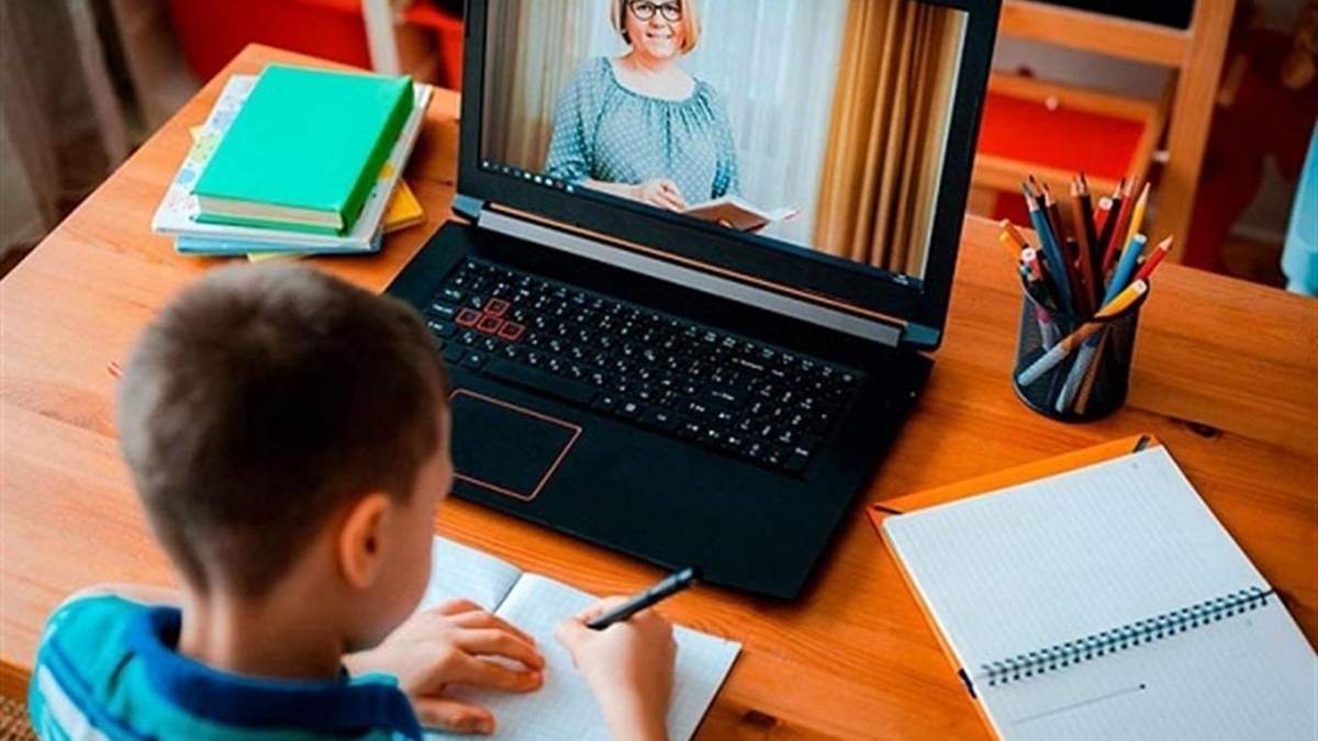 В Одессе учеников 5-11 классов переведут на дистанционное обучение В Одессе учеников 5-11 классов переведут на дистанционное обучение