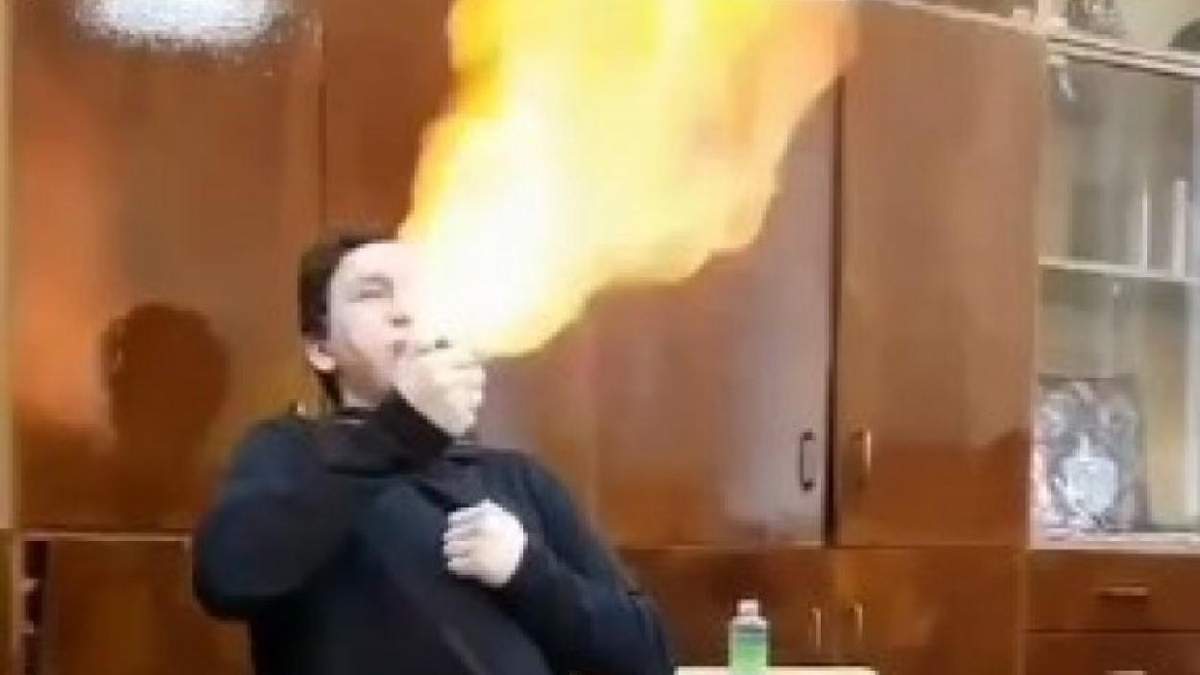 В Харькове ученик устроил опасное шоу с огнем в классе: видео В Харькове ученик устроил опасное шоу с огнем в классе: видео