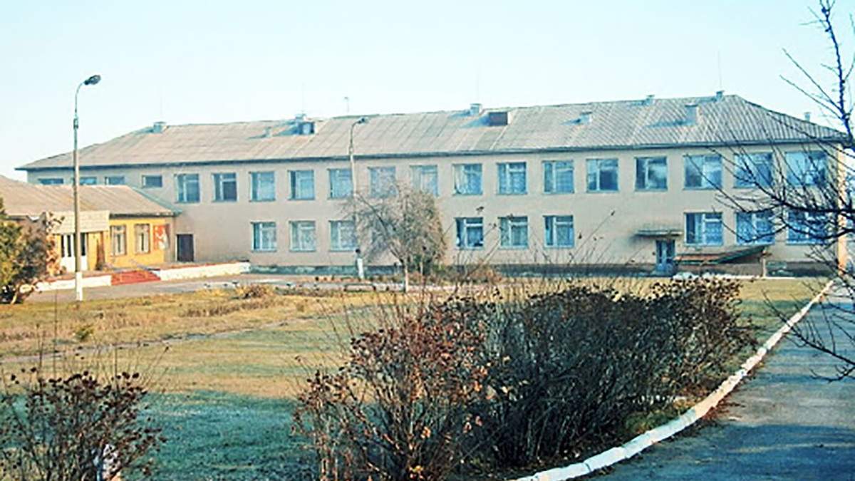 Директор на Черкасщине варил самогон в школе и издевался над учениками Директор на Черкасщине варил самогон в школе и издевался над учениками