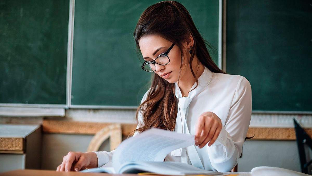 Скільки заробляють молоді вчителі в Україні: сума зарплати Скільки заробляють молоді вчителі в Україні: сума зарплати