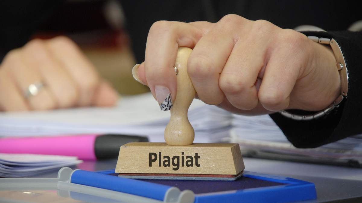 В Україні призупинили розгляд справ про плагіат: причина та деталі В Україні призупинили розгляд справ про плагіат: причина та деталі