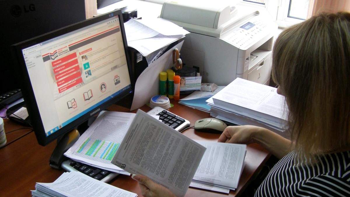 Уряд збільшив зарплати працівникам УЦОЯО: відомі суми Уряд збільшив зарплати працівникам УЦОЯО: відомі суми