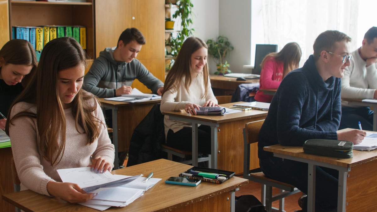 Чи будуть набирати учнів до 10-11 класів у 2021 році: пояснення МОН Чи будуть набирати учнів до 10-11 класів у 2021 році: пояснення МОН