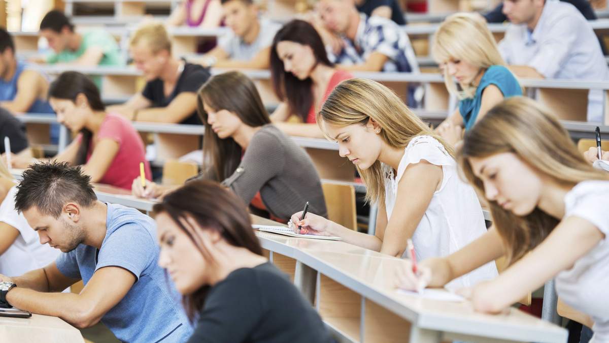Найбільше юристів і вчителів: які професії були найпопулярніші у 2020 Найбільше юристів і вчителів: які професії були найпопулярніші у 2020