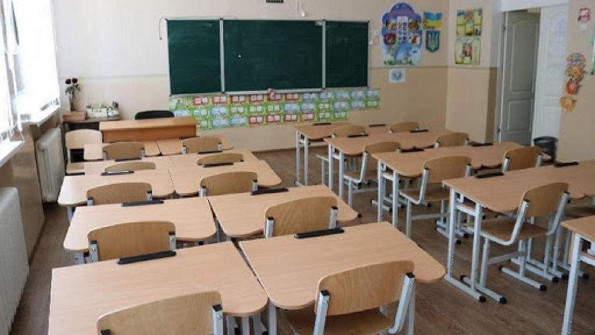 Хищение на школьных стульях: прокуратура сообщила о подозрении четвертому фигуранту схемы