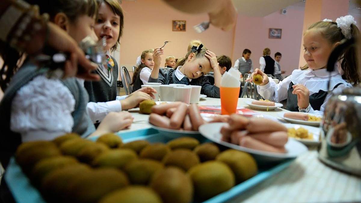 Чого не має бути в меню шкільних їдалень: роз’яснення Держспоживслужби - Україна новини - Освіта