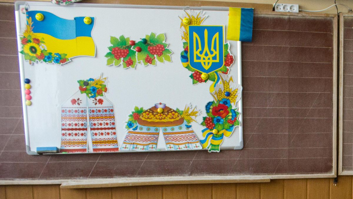 З наступного навчального року для середніх і старших класів 80% програми має бути тільки українською мовою, – МОН