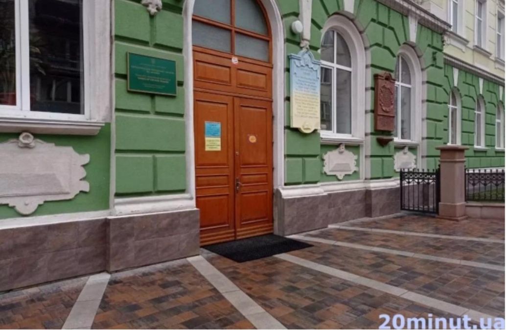 В Тернополе нетрезвая учительница физкультуры побила школьника В Тернополе нетрезвая учительница физкультуры побила школьника