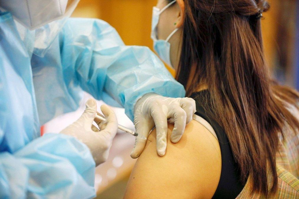 На вакцинацию записалась треть учителей: прививать будут в спортзалах На вакцинацию записалась треть учителей: прививать будут в спортзалах