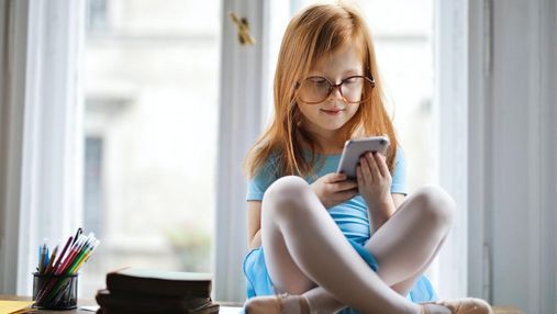 Секстинг, мобінг та інші небезпеки в інтернеті: корисна книга для батьків