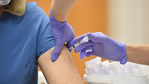 Початок навчання без дистанційки: у МОН планують до 1 вересня вакцинувати більшість освітян