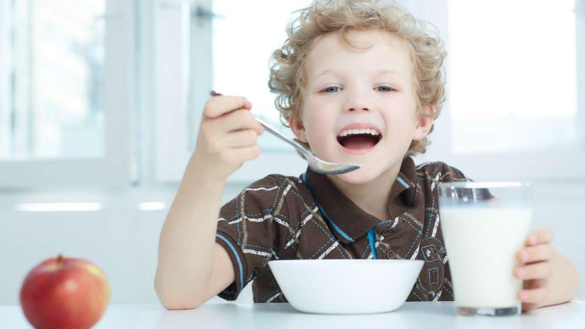 Масло и безлактозное молоко: изменение нормы питания в школе