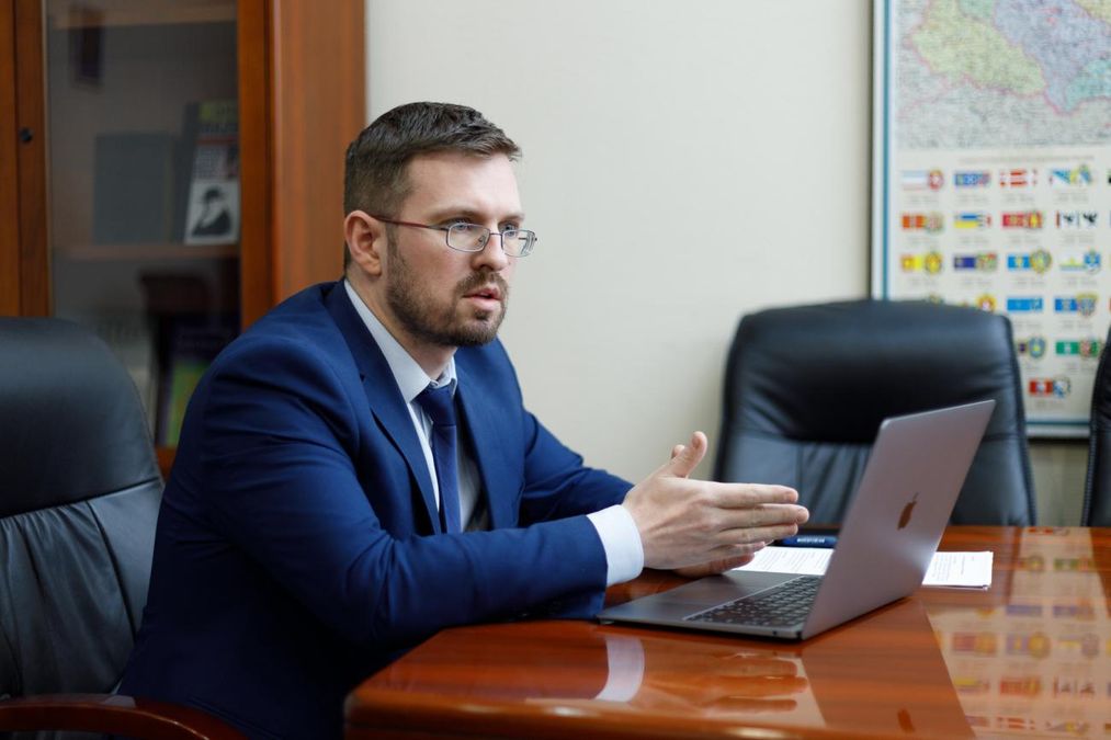Большинство школ не может работать очно, – Кузин о вакцинации учителей от COVID-19