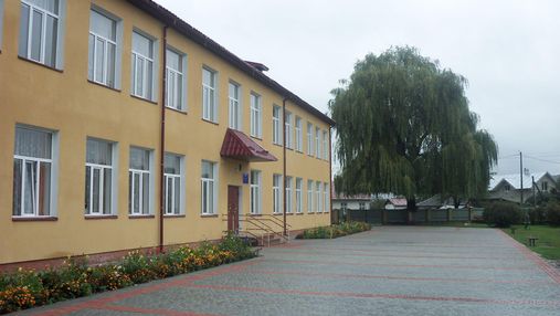 Гімназія на Івано-Франківщині отримає 1 мільйон гривень за вакцинацію 100% працівників