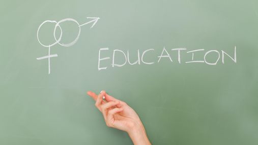 Сексуальна освіта у школі: коли починати та як про це говорять з дітьми за кордоном